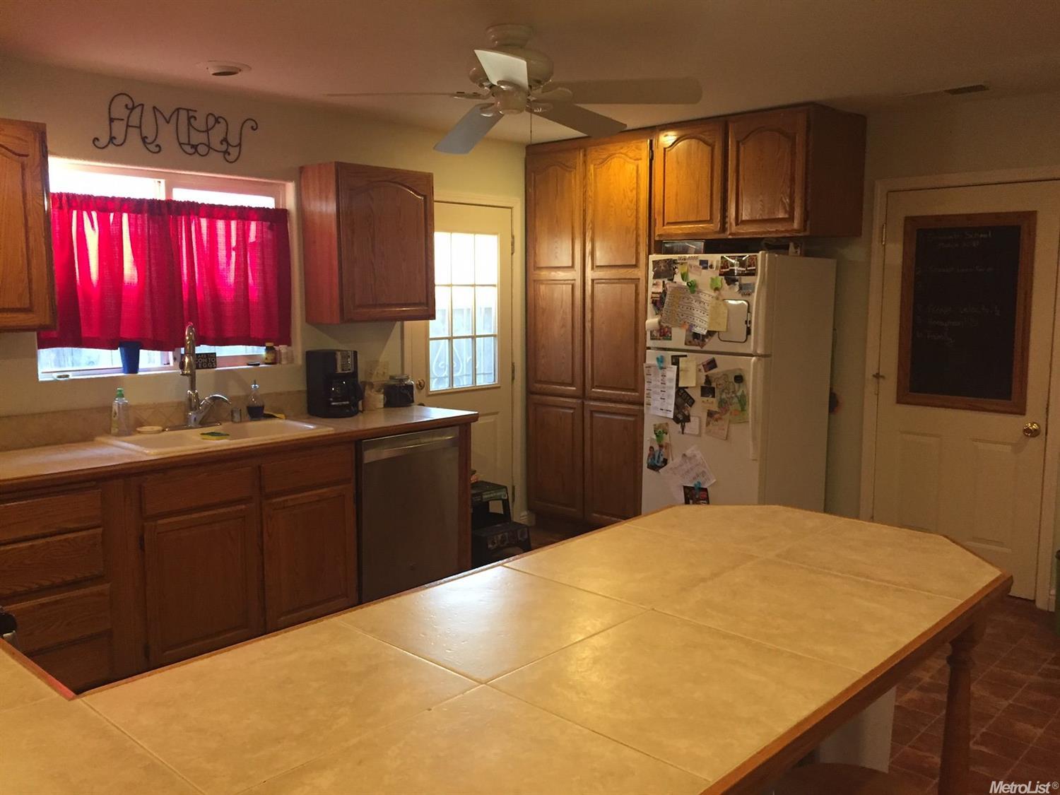 1522 Mitchell Dr, Escalon, CA 95320 photo 3