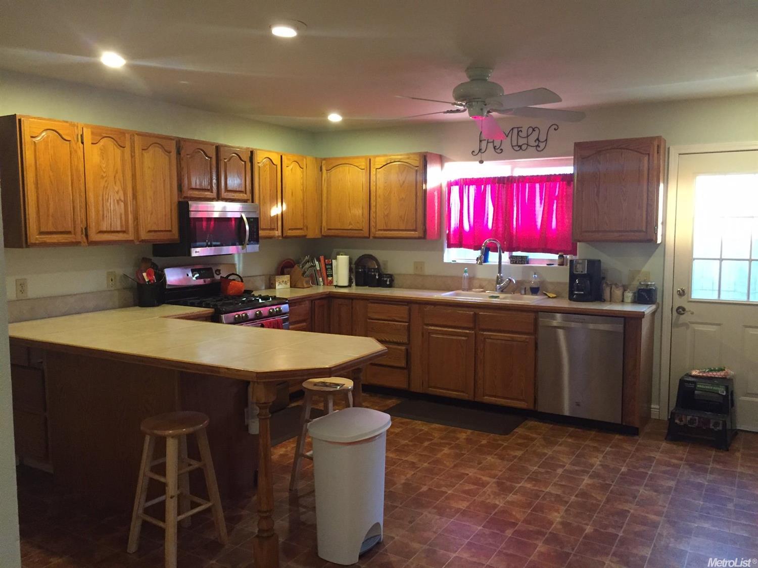 1522 Mitchell Dr, Escalon, CA 95320 photo 2