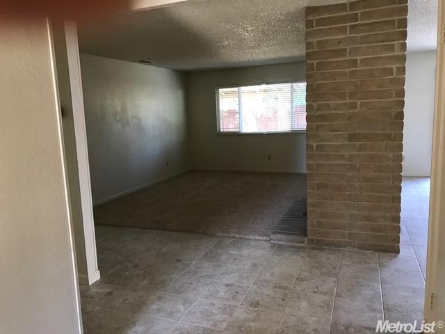 9137 Eaglepoint Ln, Stockton, CA 95210 photo 3