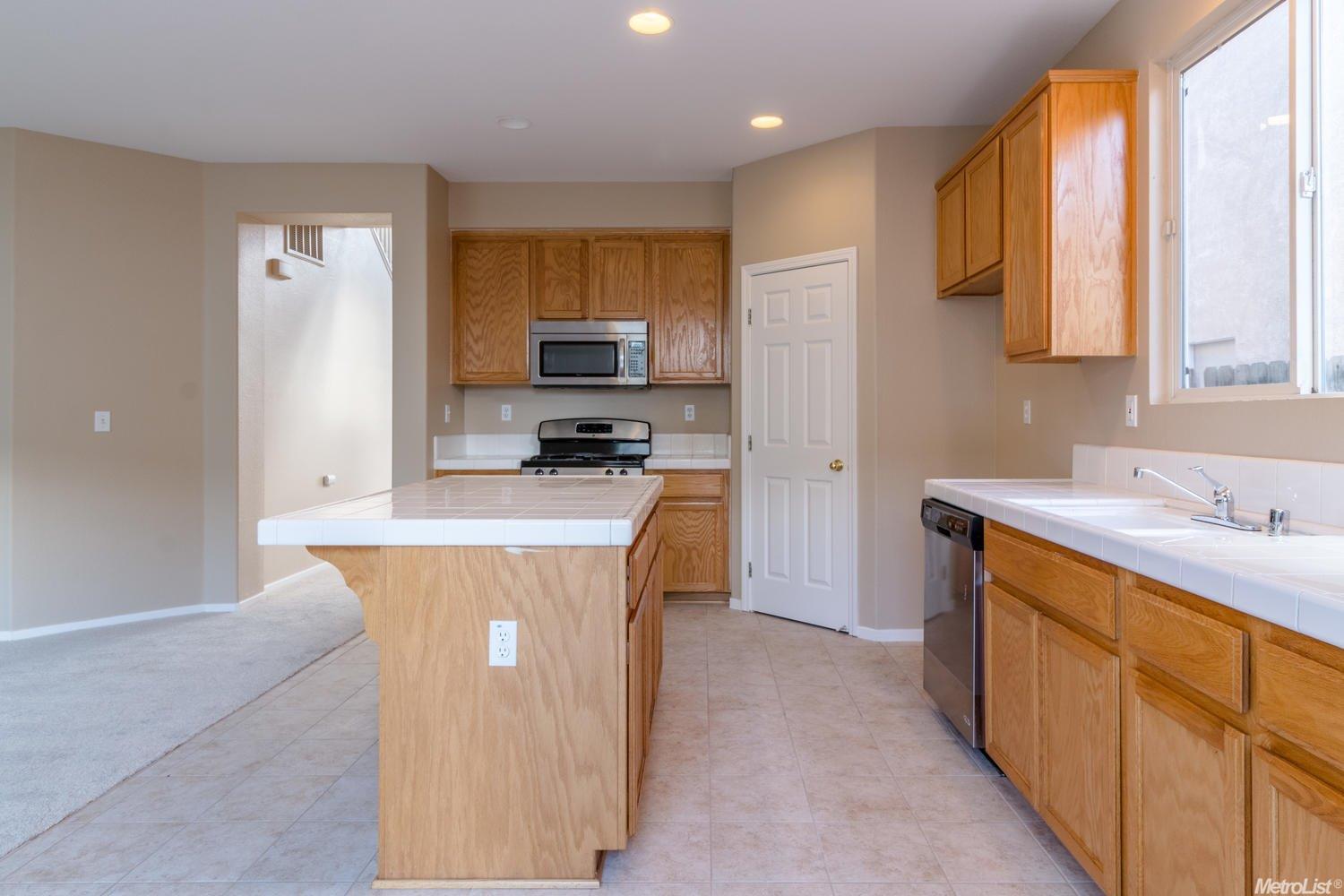 13731 Redstone St, Lathrop, CA 95330 photo 8