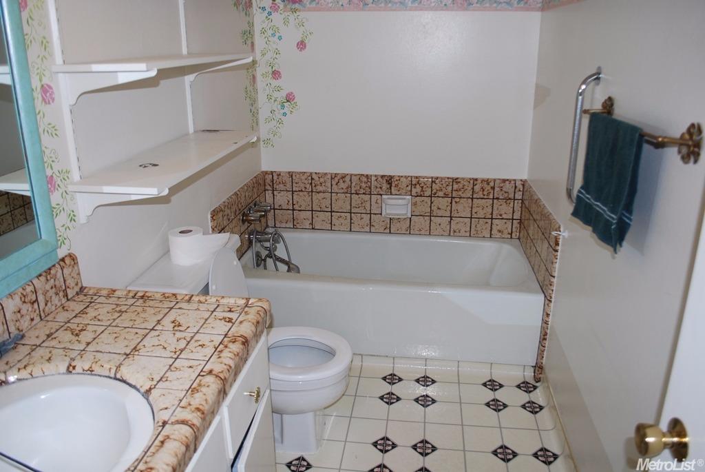 1925 E Orangeburg Ave, Modesto, CA 95355 photo 12