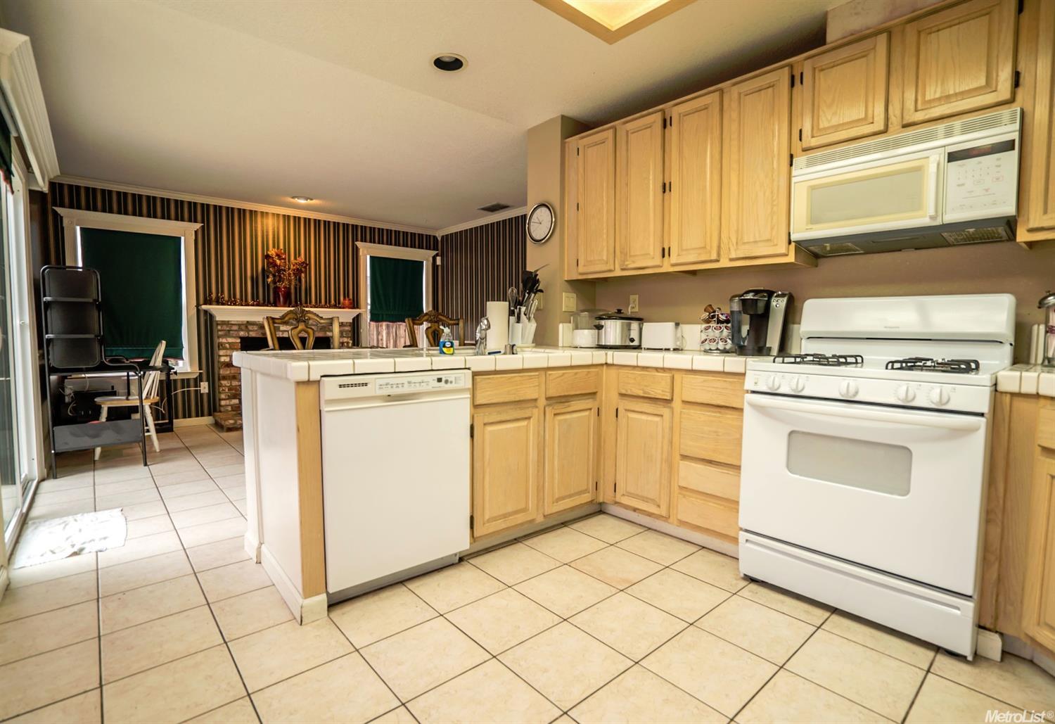 8512 Journeys End Ct, Antelope, CA 95843 photo 9