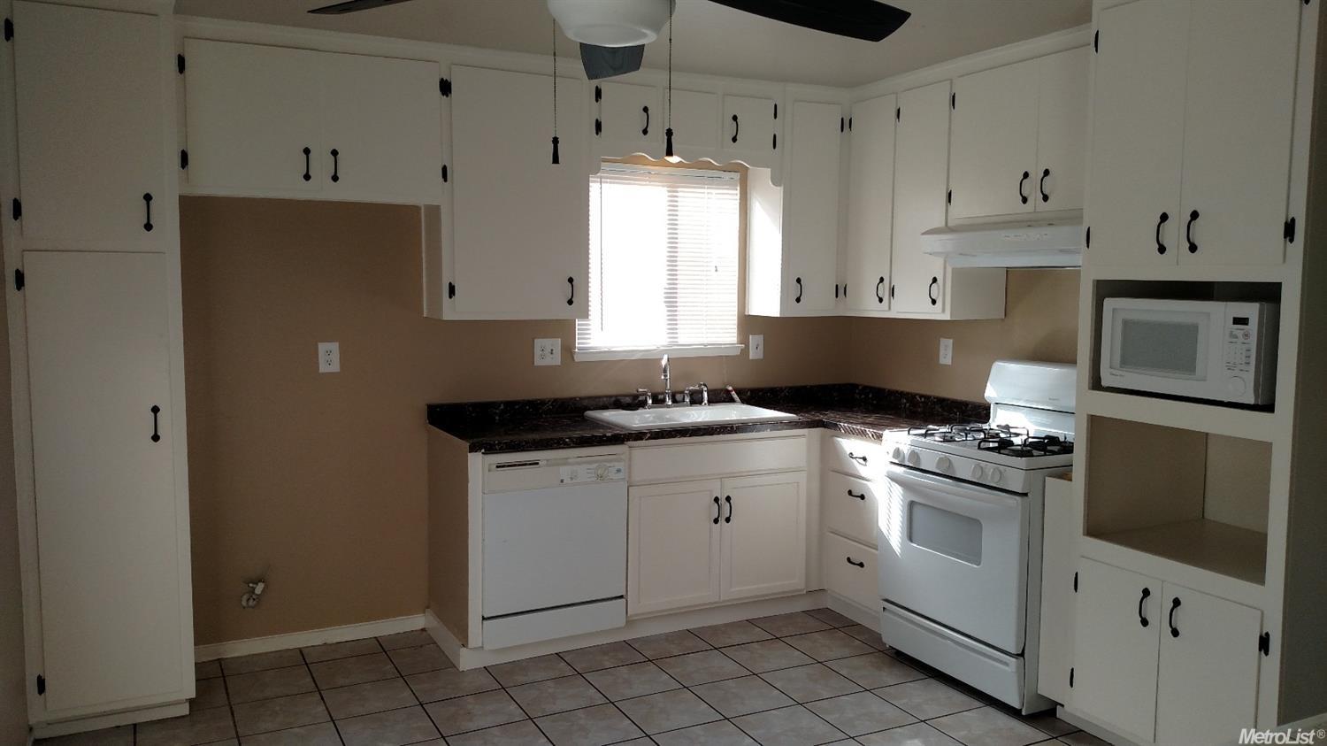 824 Cadillac Dr, Modesto, CA 95351 photo 4