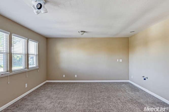 35 Wimbledon Ln, Tracy, CA 95376 photo 12