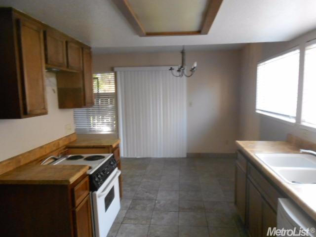 3701 Colonial Dr #161, Modesto, CA 95356 photo 7
