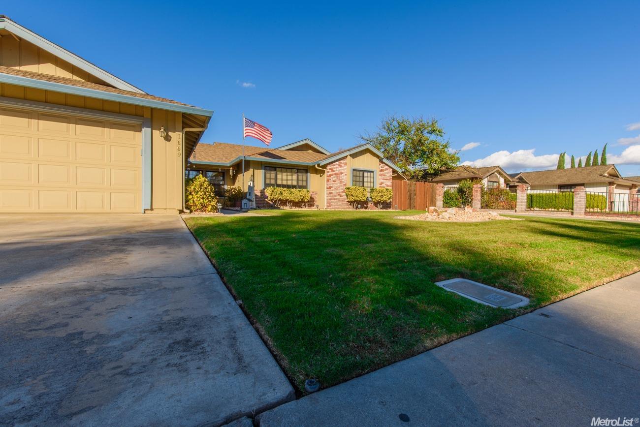 1669 Crom St, Manteca, CA 95337 photo 4