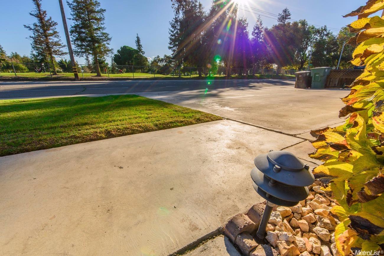 1669 Crom St, Manteca, CA 95337 photo 5