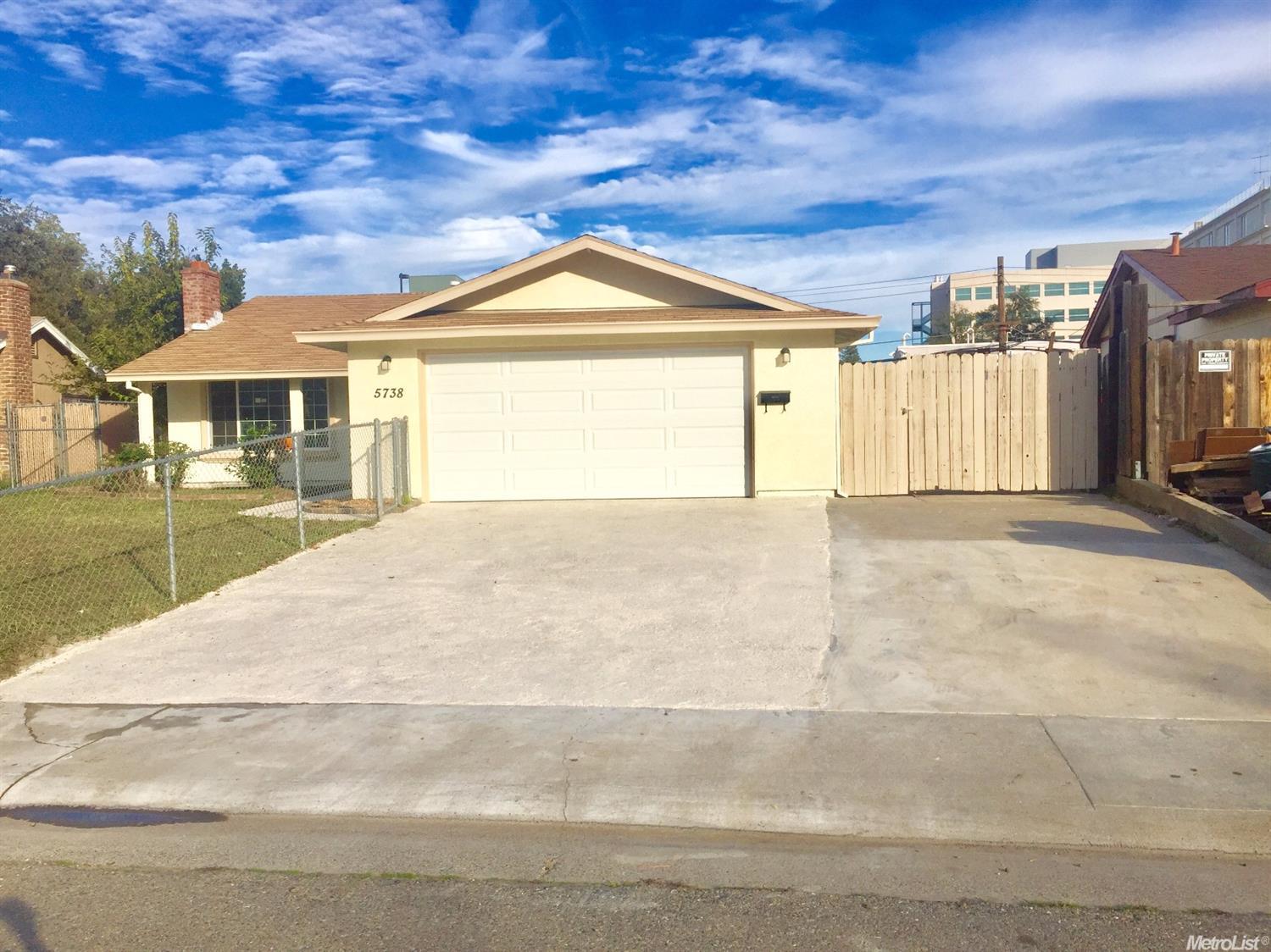 5738 Parkoaks Dr, Carmichael, CA 95608 photo 1