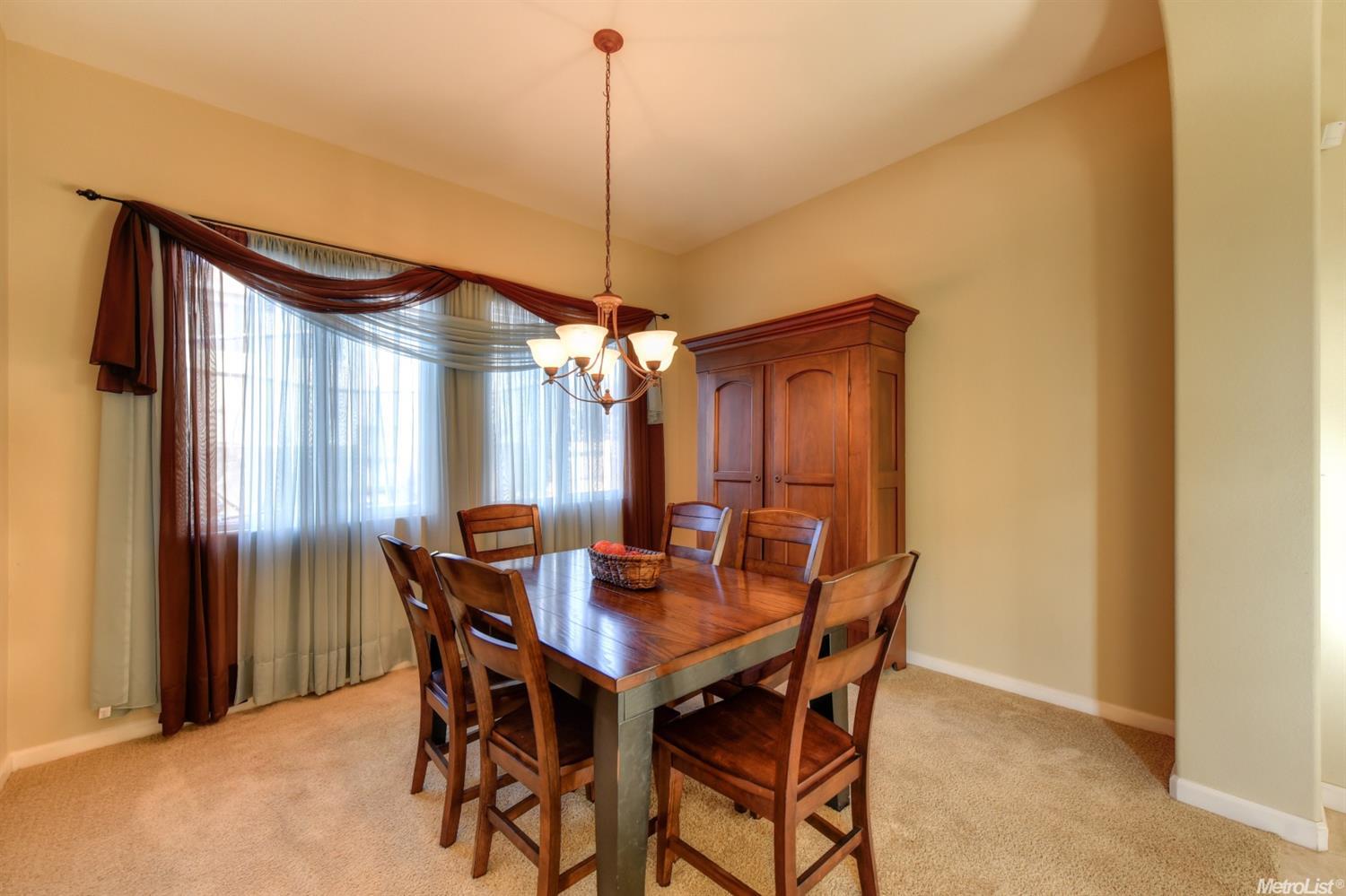 213 Daisy Dr, Galt, CA 95632 photo 4