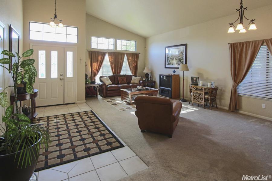 1517 Brookside Dr, Manteca, CA 95336 photo 5