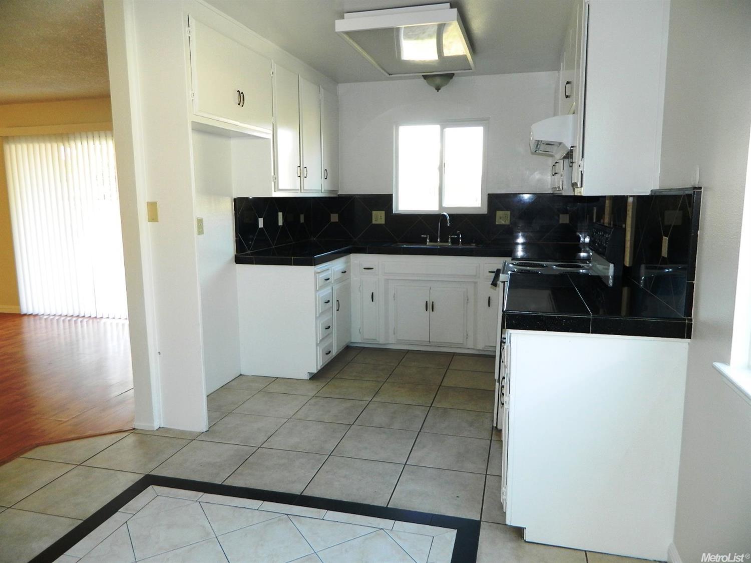 2405 Murray St, Turlock, CA 95382 photo 2