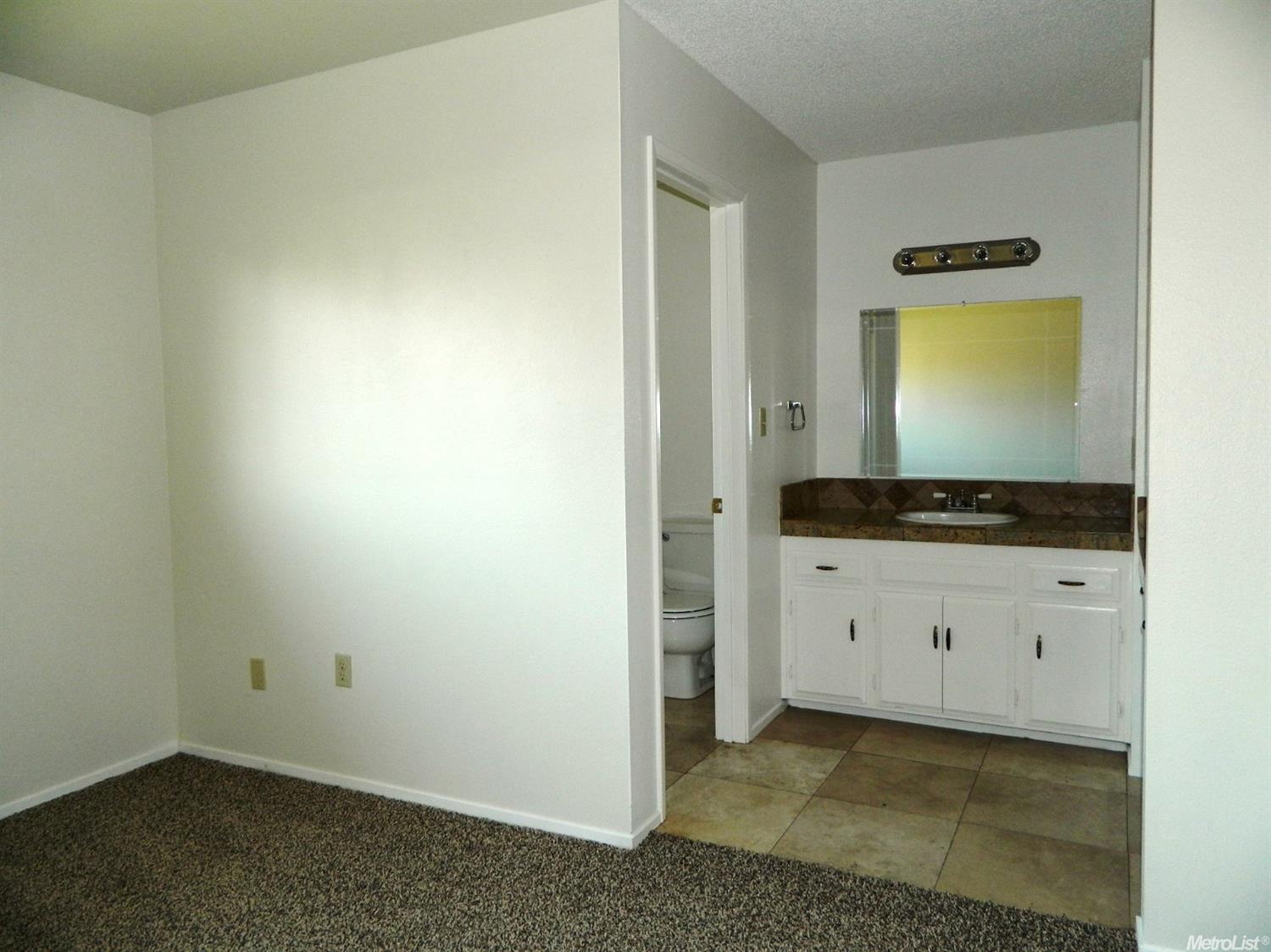 2405 Murray St, Turlock, CA 95382 photo 12