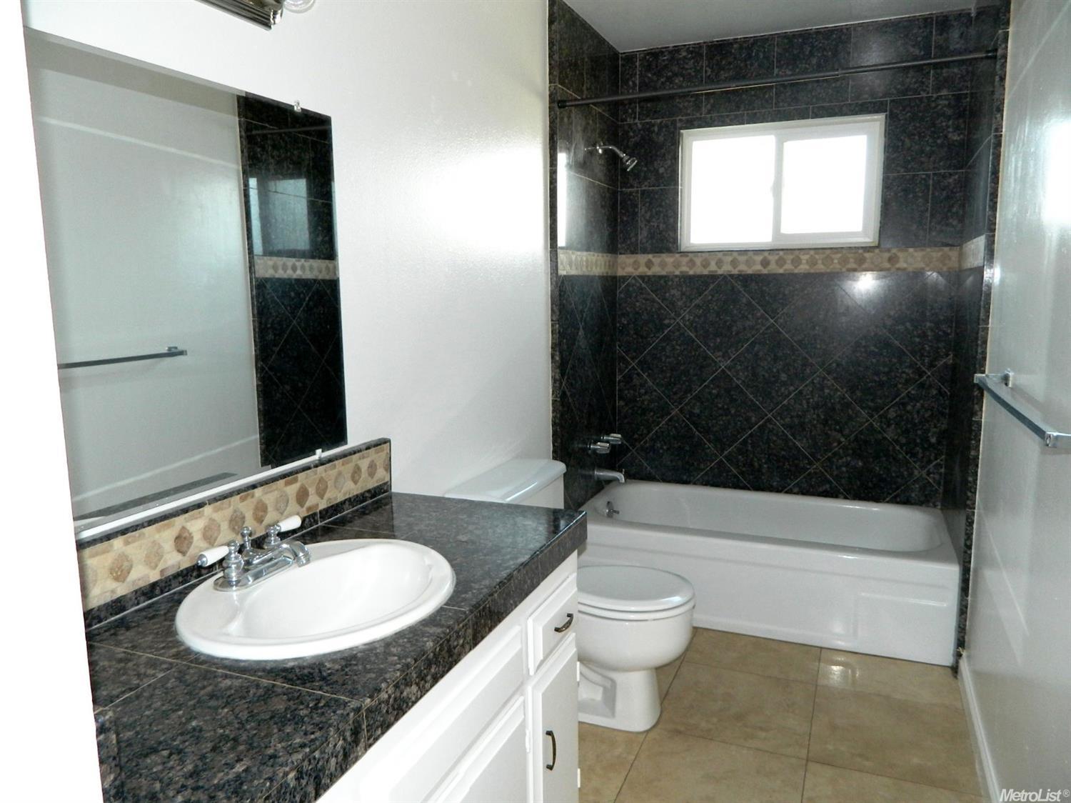 2405 Murray St, Turlock, CA 95382 photo 8