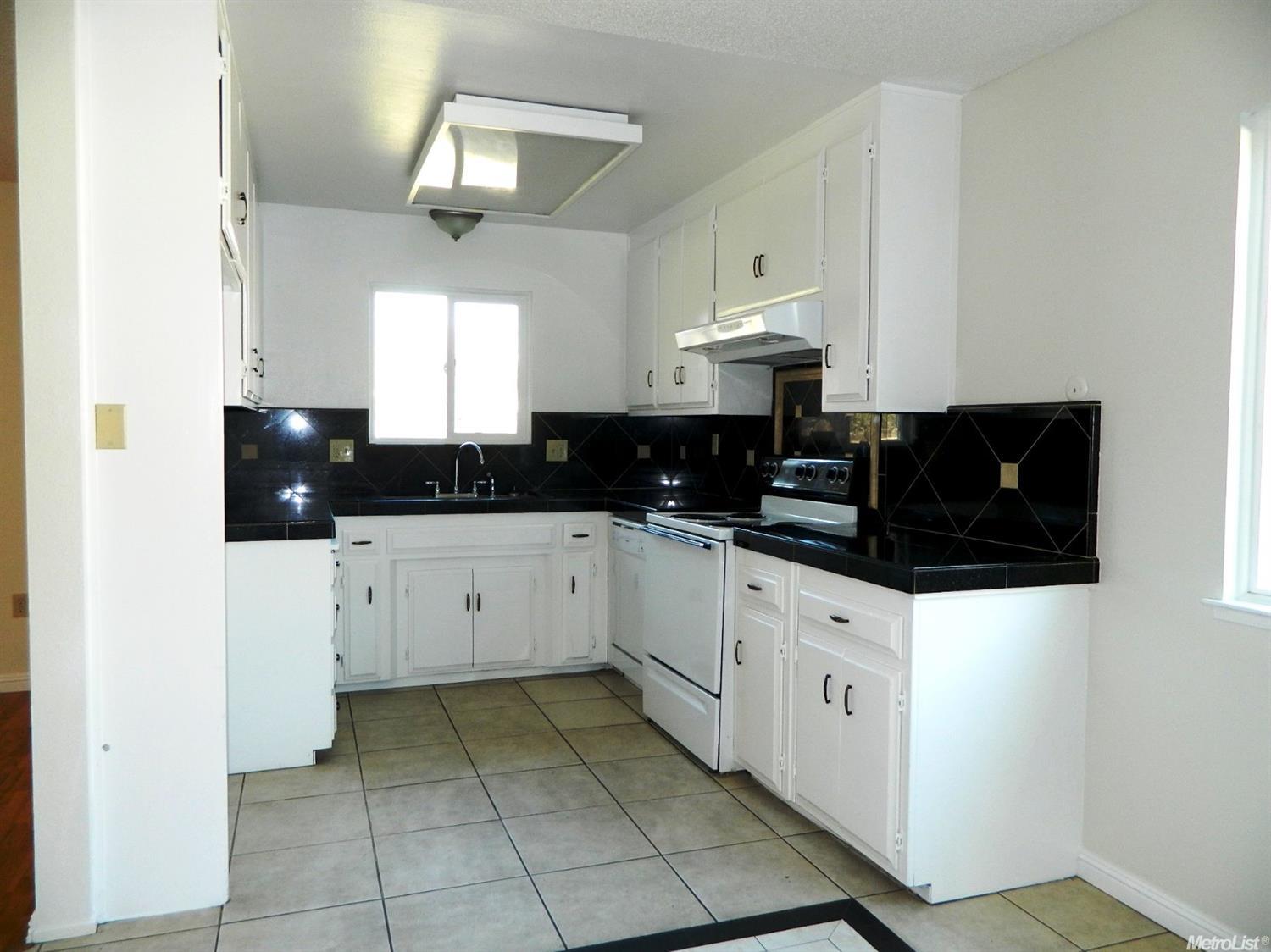 2405 Murray St, Turlock, CA 95382 photo 3