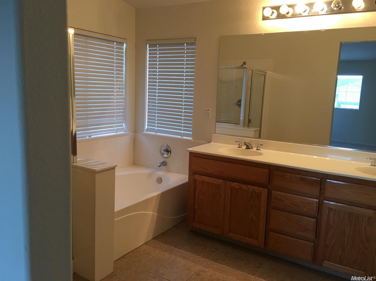 951 Silver Ct, Lathrop, CA 95330 photo 8