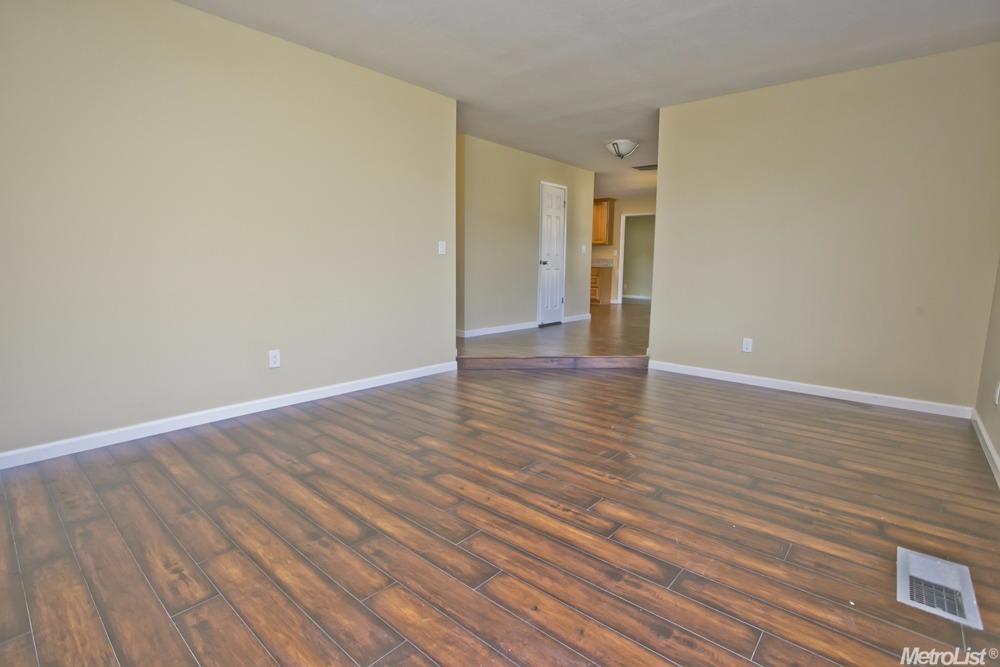 1525 Gladwin Ln, Modesto, CA 95355 photo 3