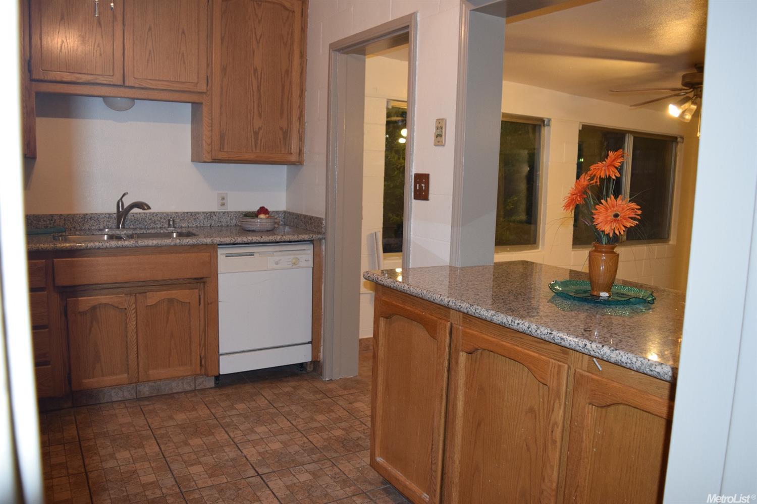 2325 Dora St, Modesto, CA 95354 photo 6