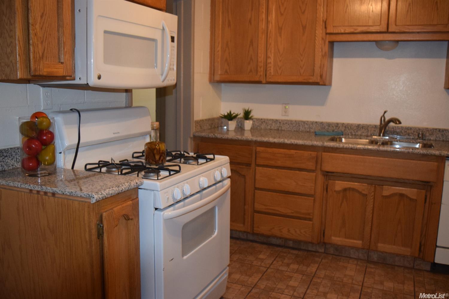 2325 Dora St, Modesto, CA 95354 photo 7