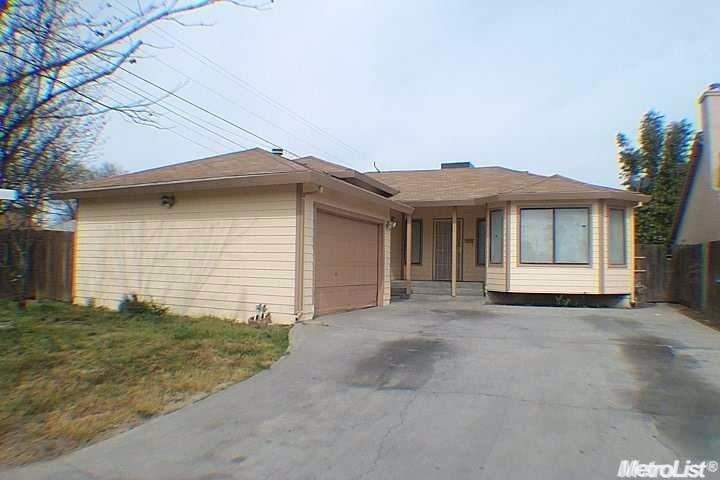 1029 Lombardy Dr, Modesto, CA 95351 photo 1