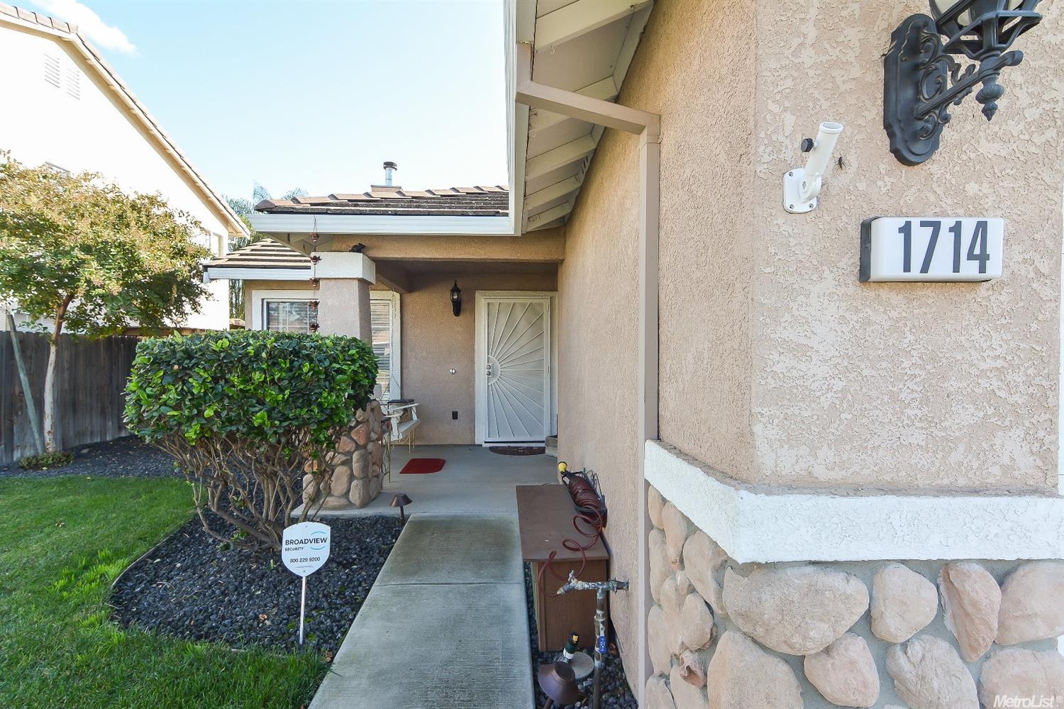 1714 Ray Wise Ln, Tracy, CA 95376 photo 3