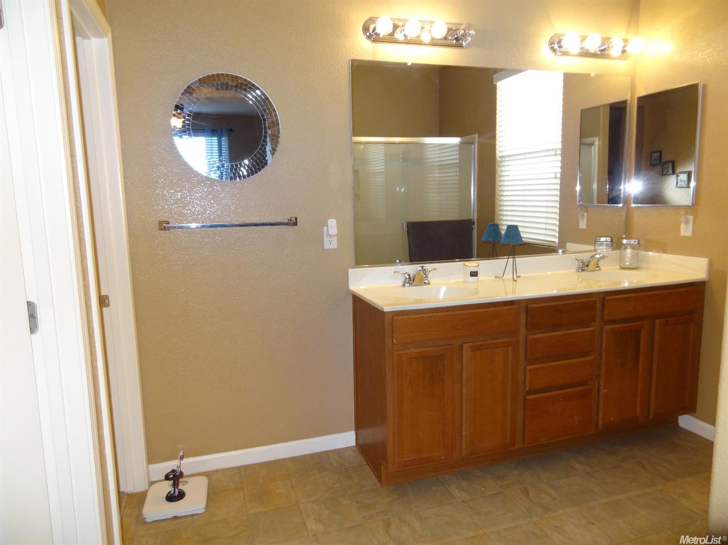 16468 Adobe Ct, Lathrop, CA 95330 photo 8