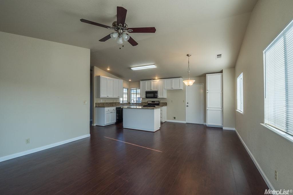 1063 Bear Hollow Ct, Patterson, CA 95363 photo 8