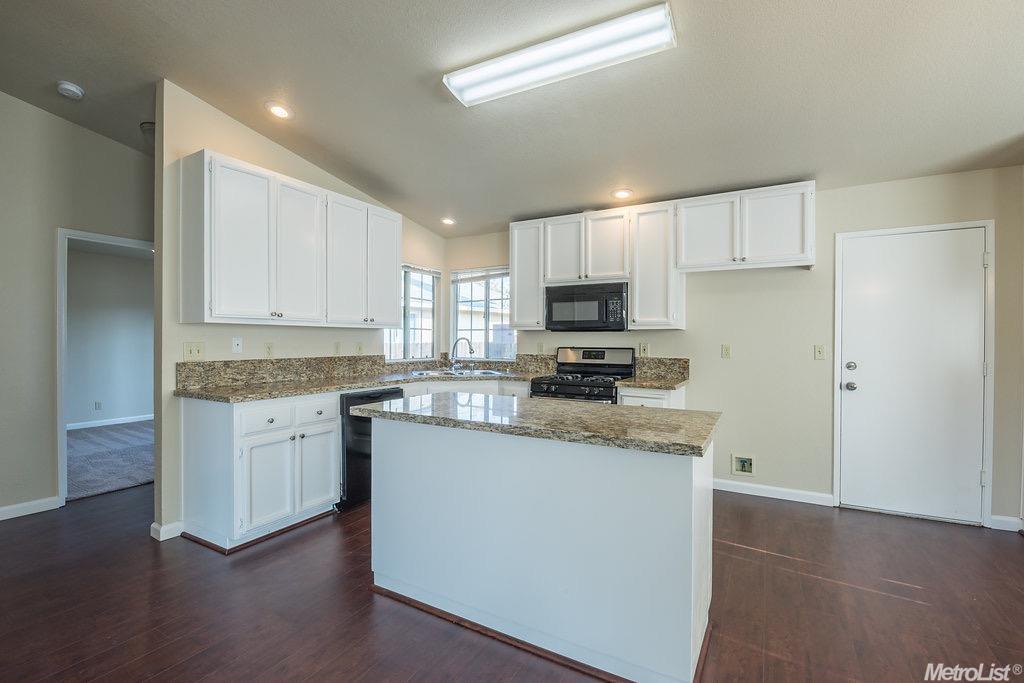 1063 Bear Hollow Ct, Patterson, CA 95363 photo 4