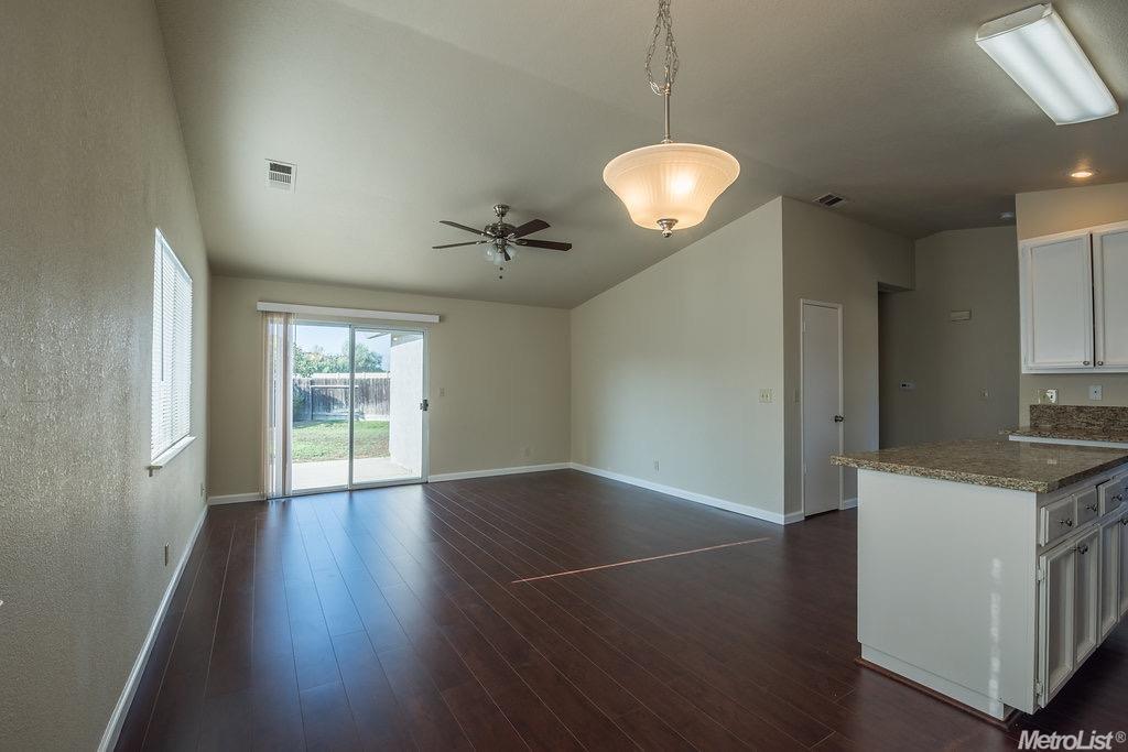1063 Bear Hollow Ct, Patterson, CA 95363 photo 7