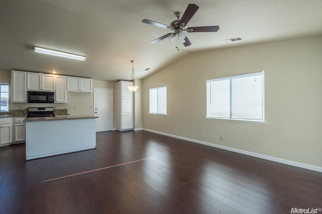 1063 Bear Hollow Ct, Patterson, CA 95363 photo 9