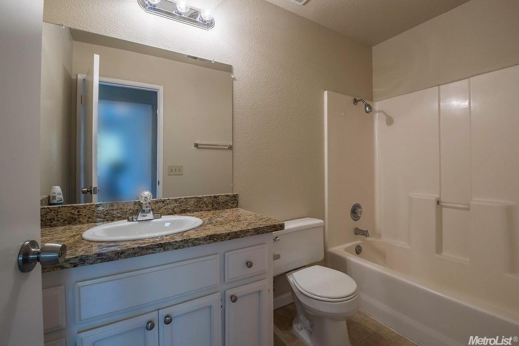 1063 Bear Hollow Ct, Patterson, CA 95363 photo 13