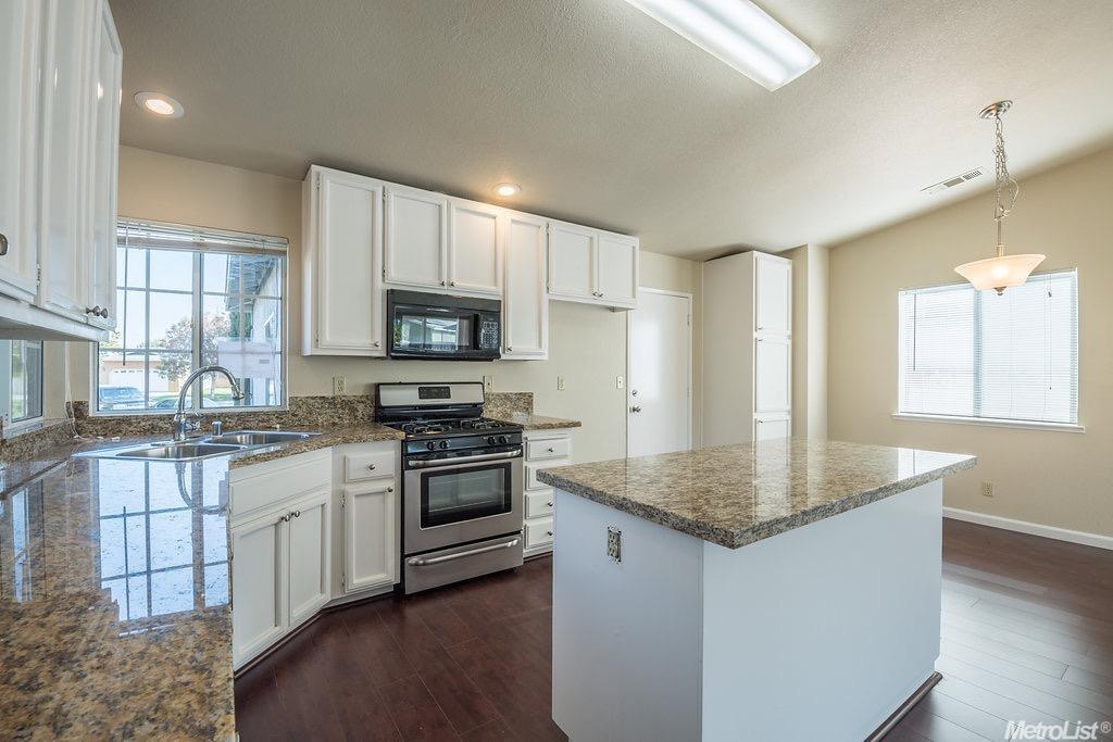 1063 Bear Hollow Ct, Patterson, CA 95363 photo 3
