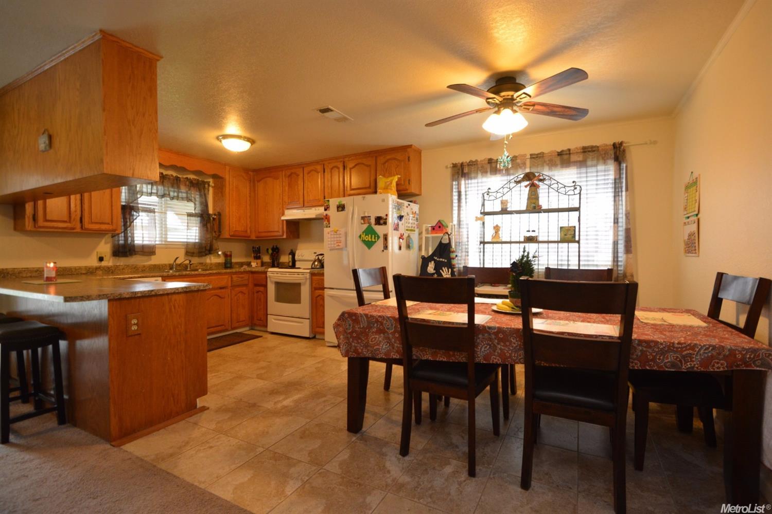1282 Shaefer St, Manteca, CA 95336 photo 2