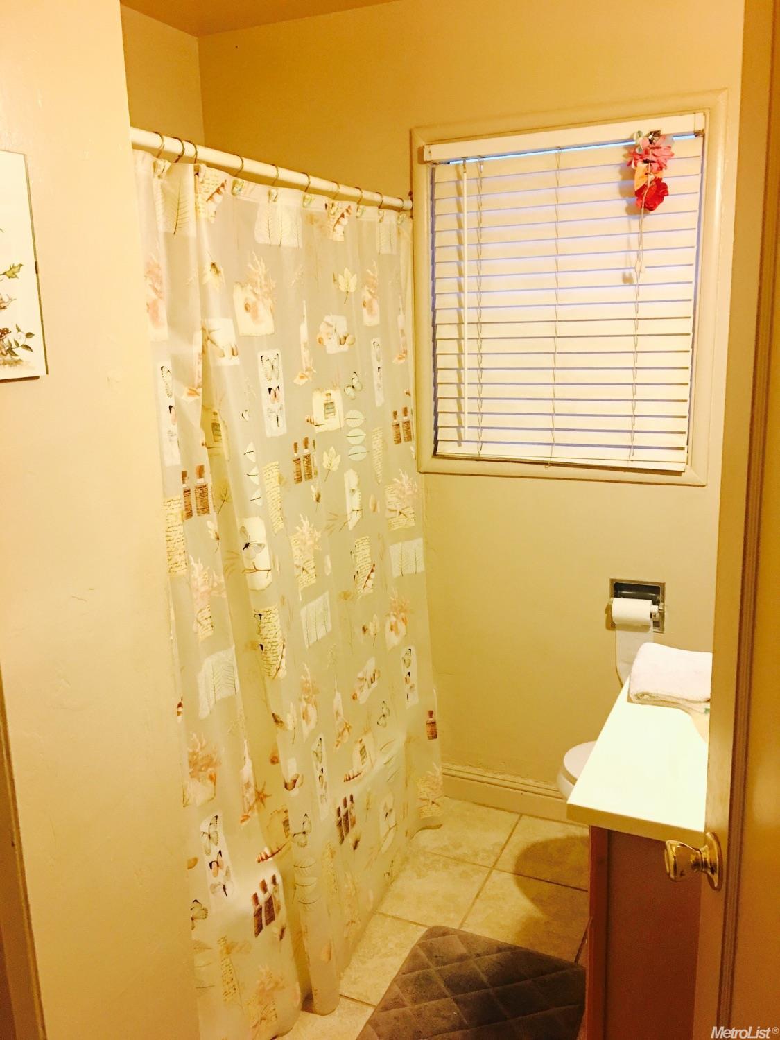 444 E Downs St, Stockton, CA 95204 photo 5