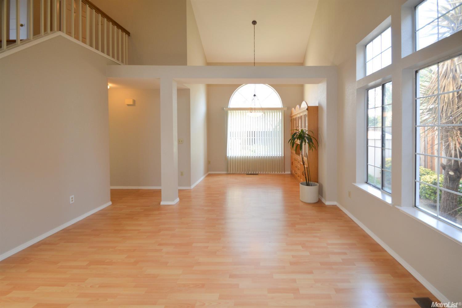330 Jaeger St, Tracy, CA 95376 photo 2