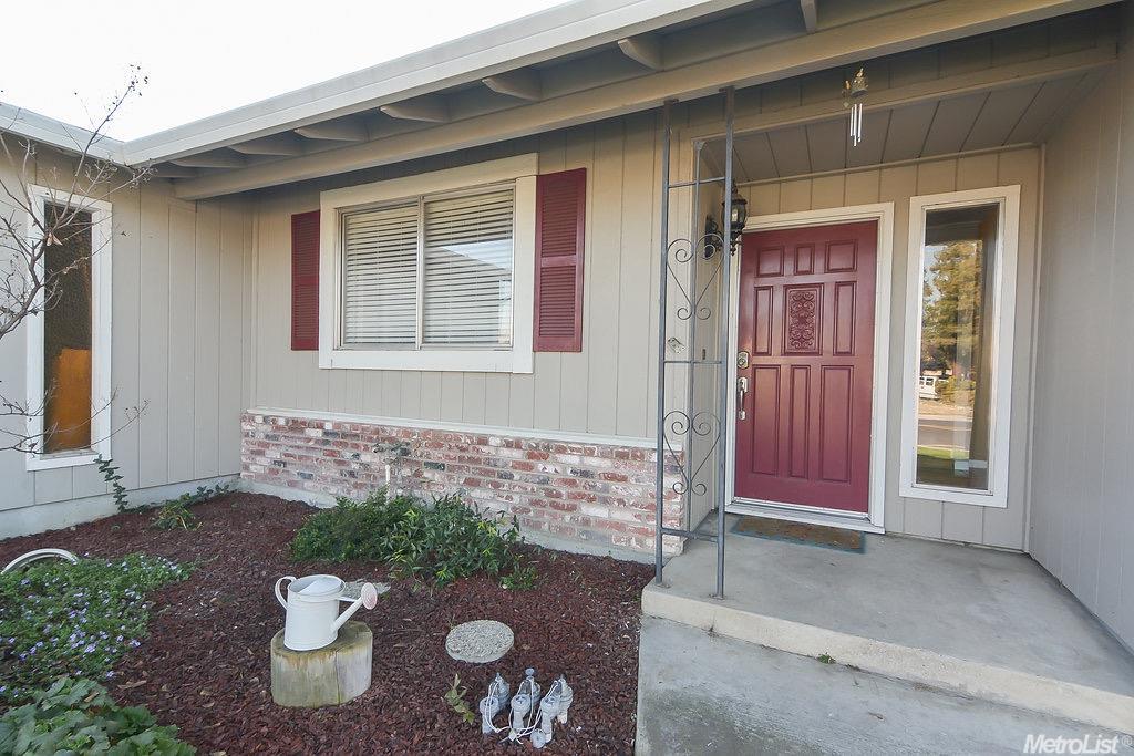 1382 Parkview St, Manteca, CA 95337 photo 2
