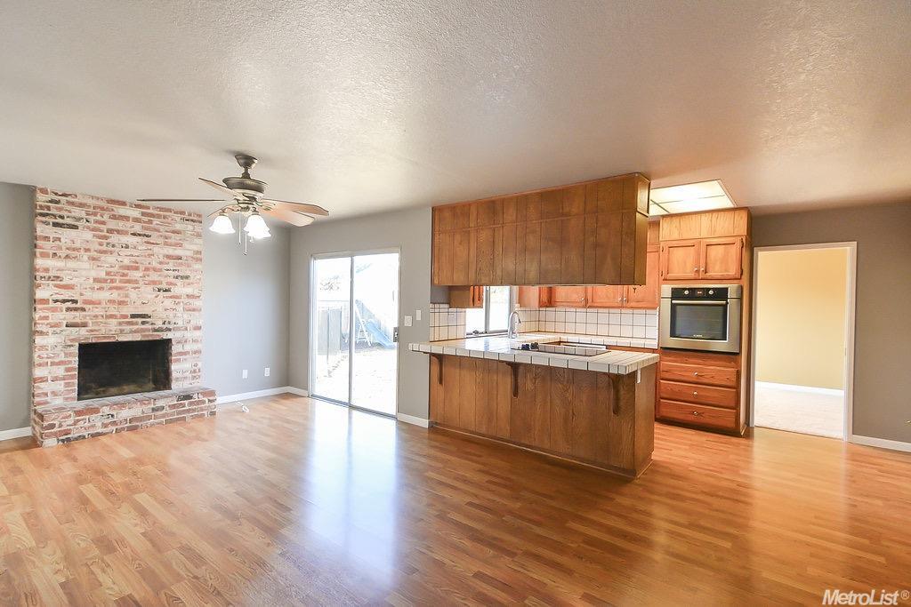 1382 Parkview St, Manteca, CA 95337 photo 4