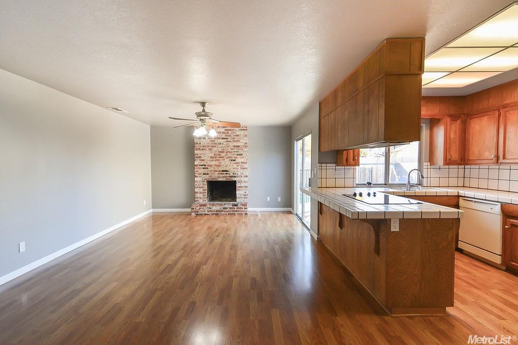 1382 Parkview St, Manteca, CA 95337 photo 3