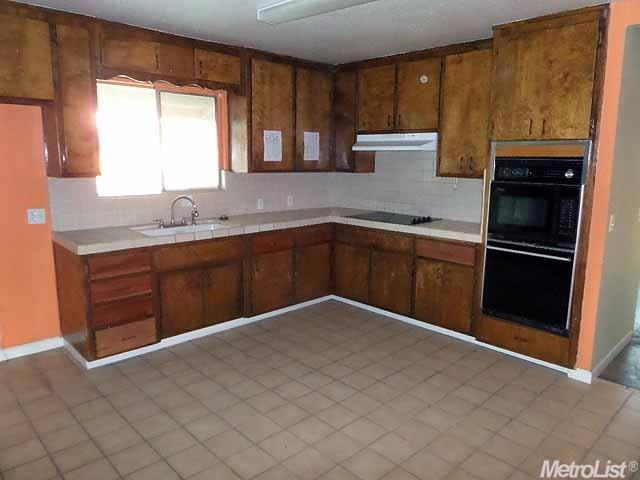136 Hayes Dr, Turlock, CA 95382 photo 2
