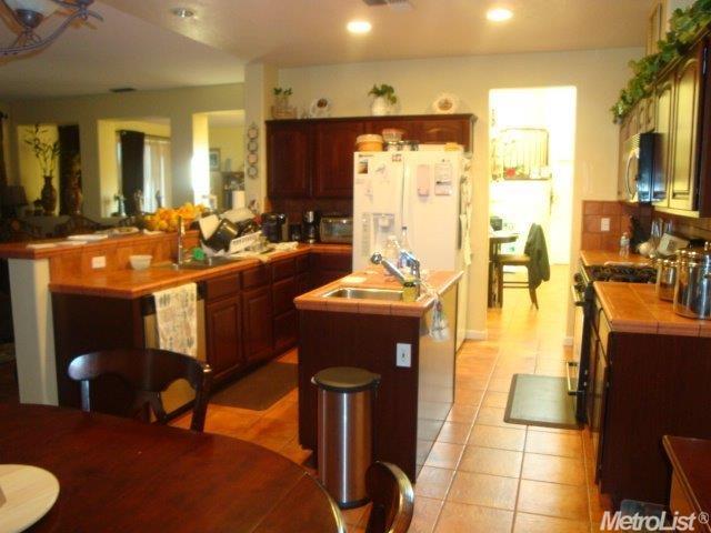 3844 River Springs Ct, Ceres, CA 95307 photo 5