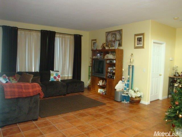3844 River Springs Ct, Ceres, CA 95307 photo 8