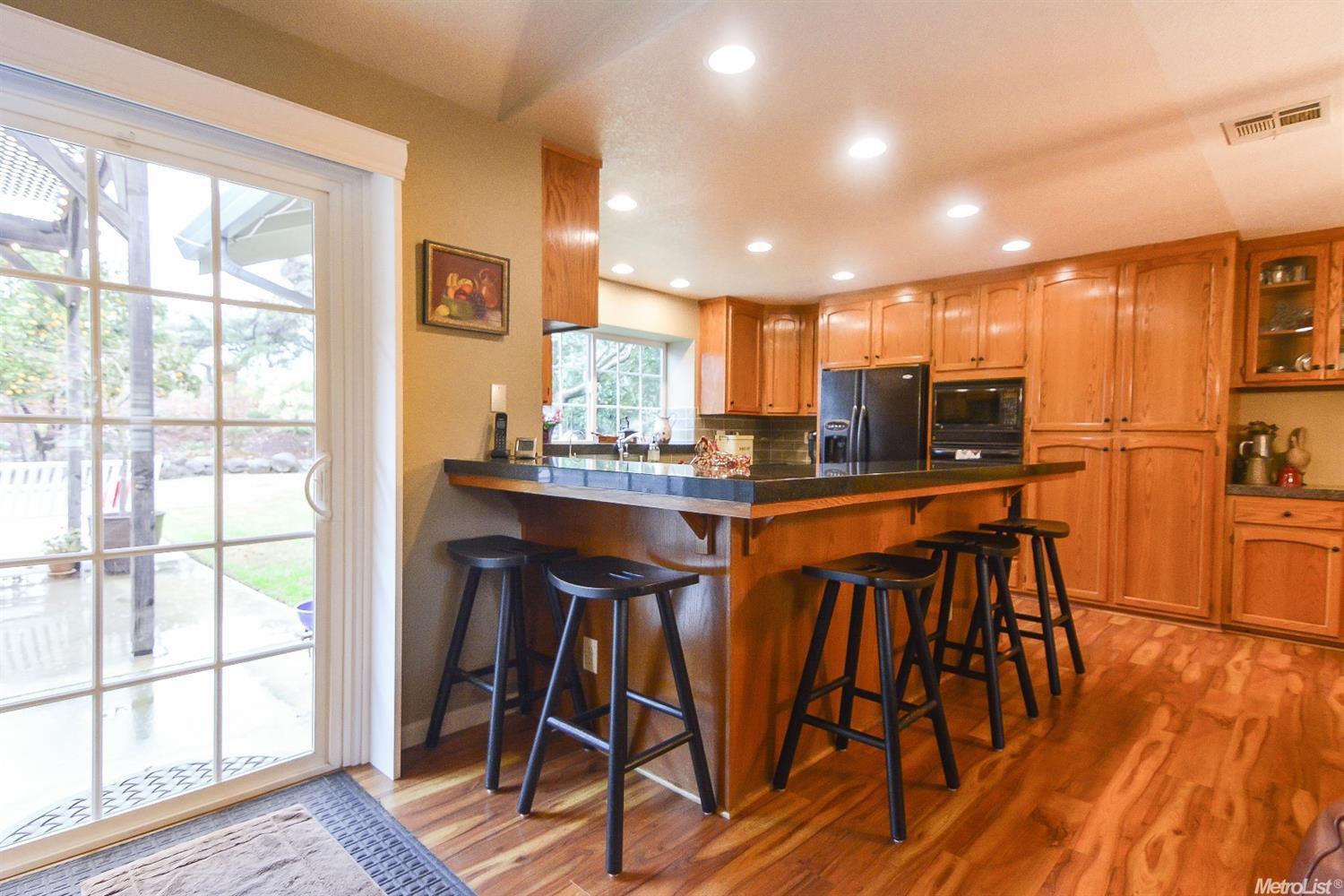 580 Greenview Pl, Manteca, CA 95337 photo 9