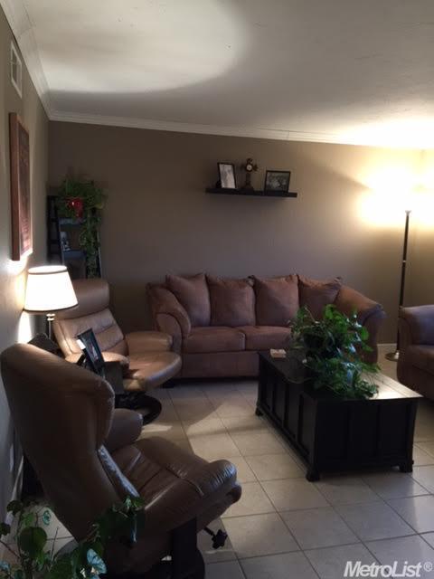 406 Palomar Dr, Lodi, CA 95242 photo 3