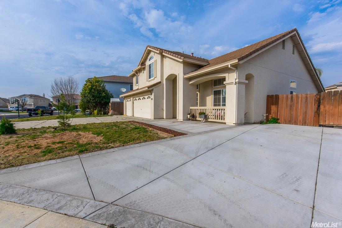 1829 Winding River Ct, Manteca, CA 95337 photo 2