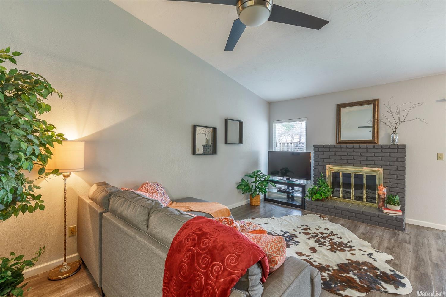 1307 Bunker Ln, Manteca, CA 95336 photo 2