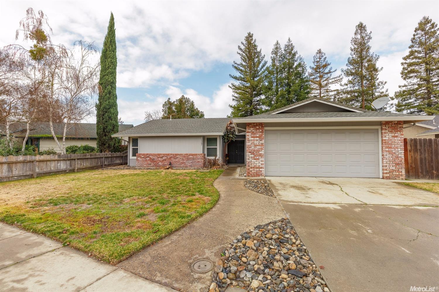 1307 Bunker Ln, Manteca, CA 95336 photo 1