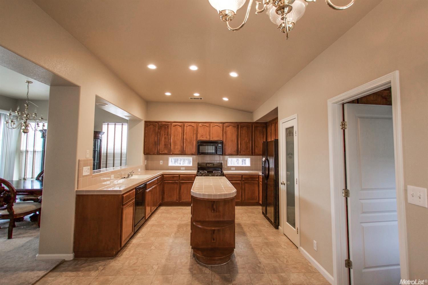 2425 Summerlin Dr, Modesto, CA 95356 photo 3