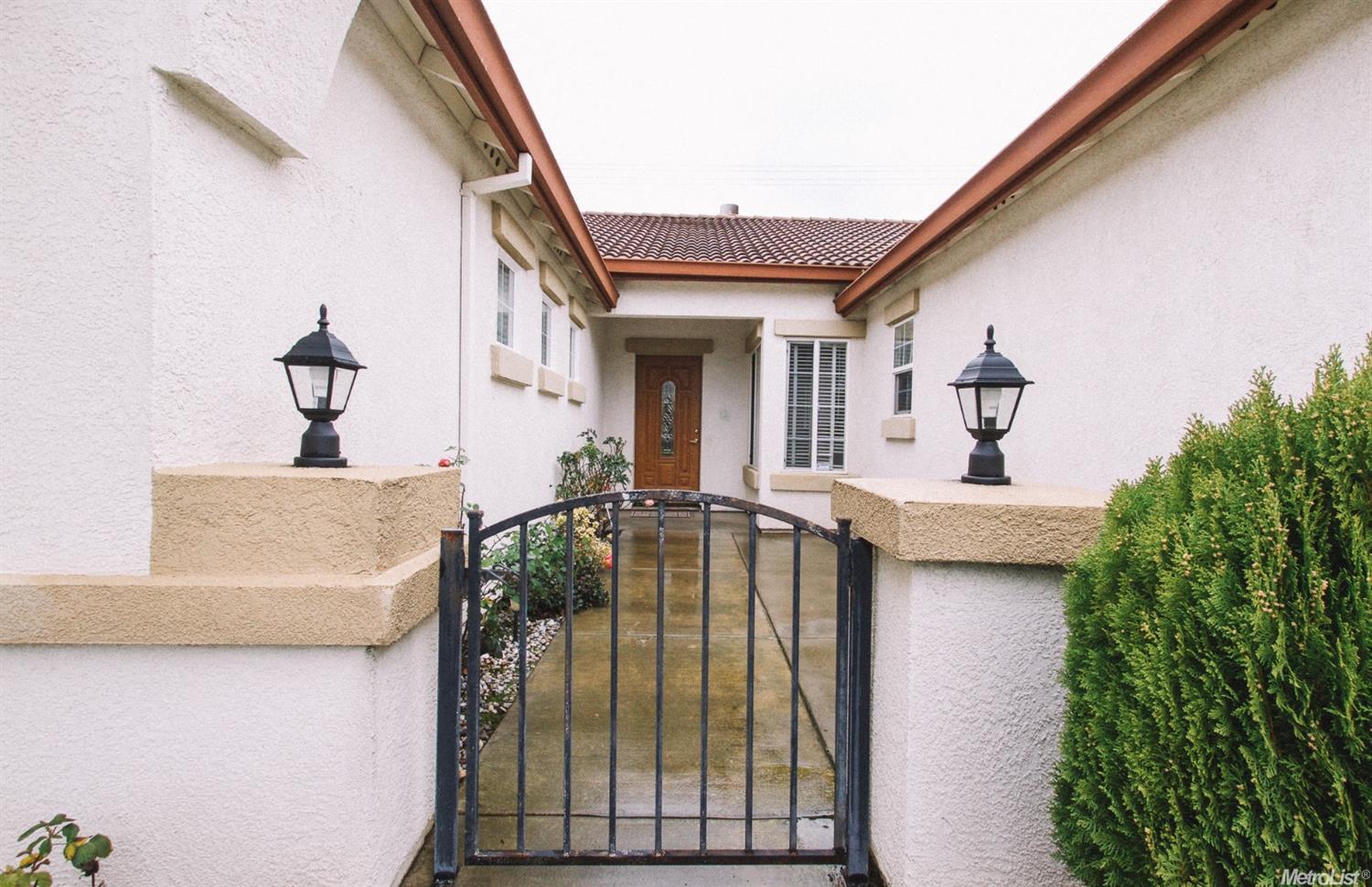 2425 Summerlin Dr, Modesto, CA 95356 photo 2