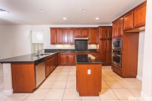 523 Millpond Ave, Lathrop, CA 95330 photo 9