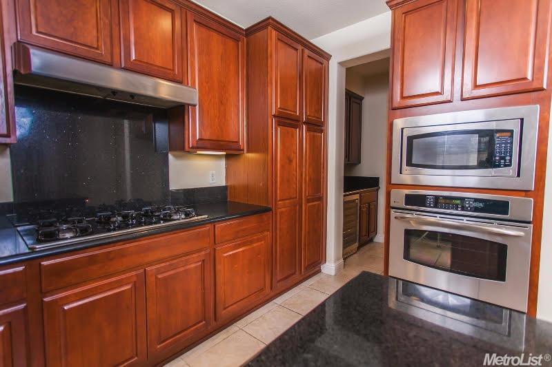 523 Millpond Ave, Lathrop, CA 95330 photo 8