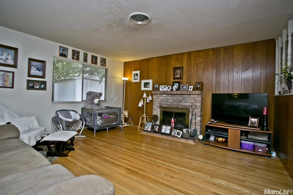 1430 Chester Dr, Tracy, CA 95376 photo 2